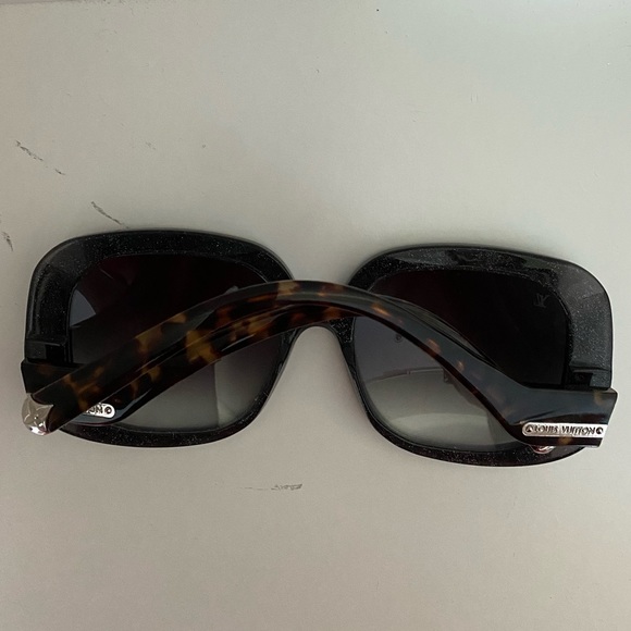 LOUIS VUITTON Sunglasses - used - Picture 3 of 10